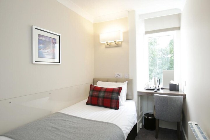 Room 9 of 72