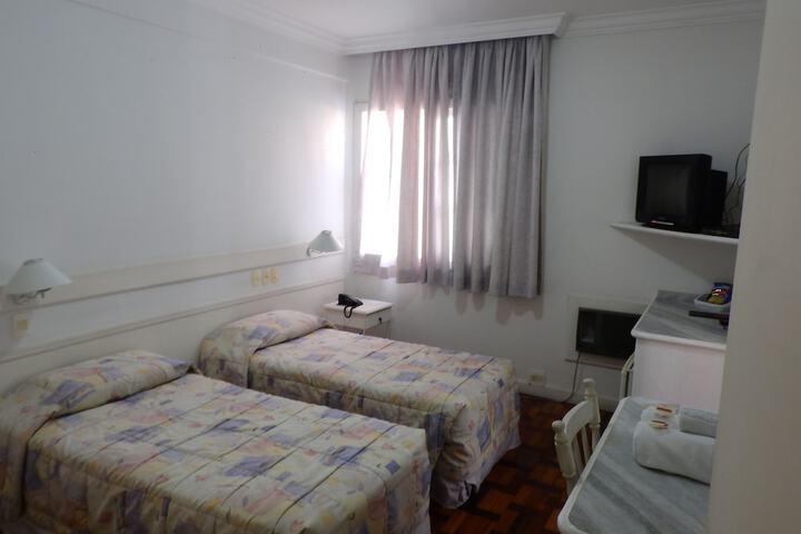 Room 10 of 39