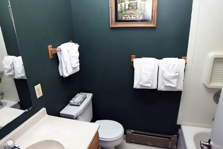 Room 4 of 10