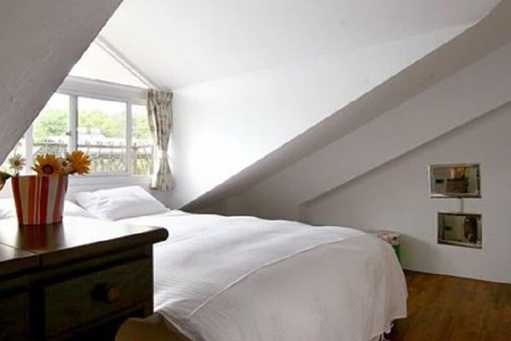 Room 10 of 63
