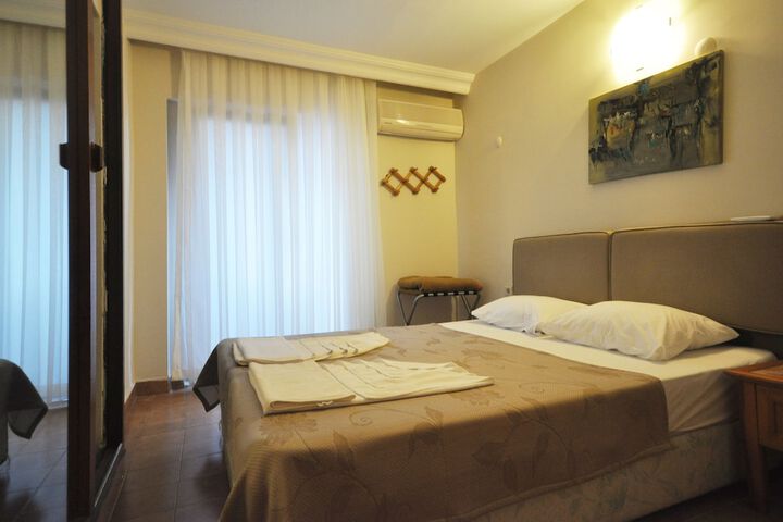 Room 6 of 63