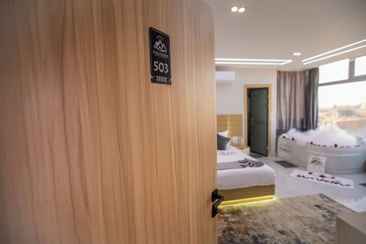 Room 32 of 75