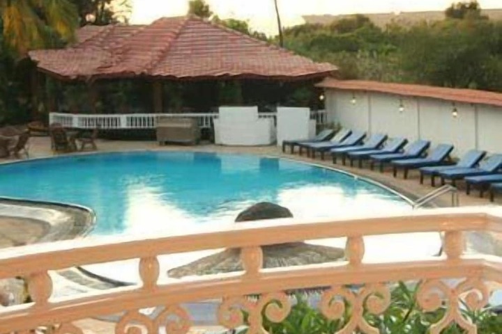 Hotel Pool