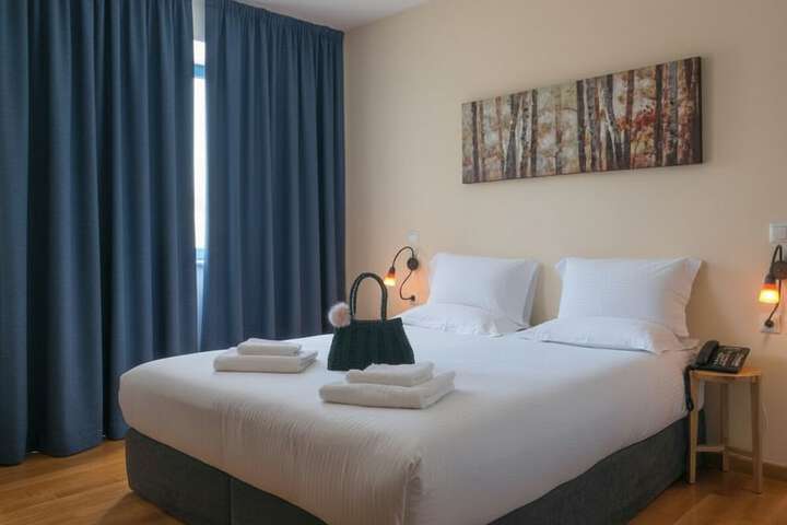 Room 5 of 38