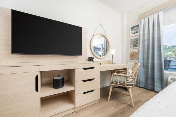Room 7 of 12