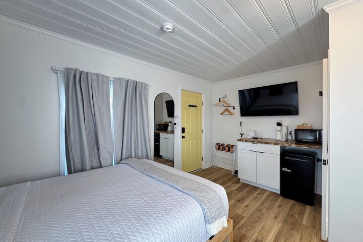 Room 2 of 94
