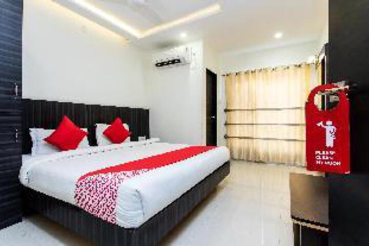 OYO 5514 Hotel Crystal Inn