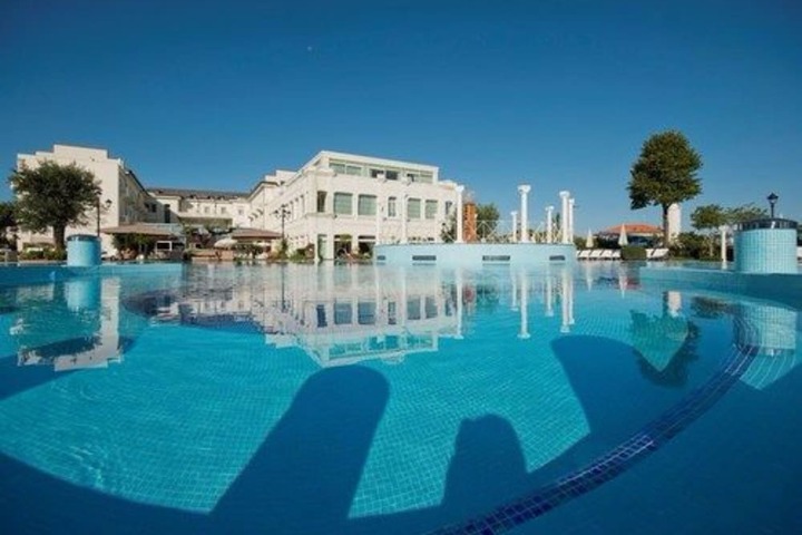 Pool 49 of 121