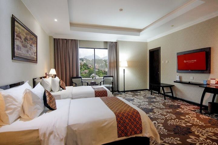 Room 9 of 38