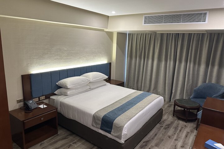 Room 4 of 20