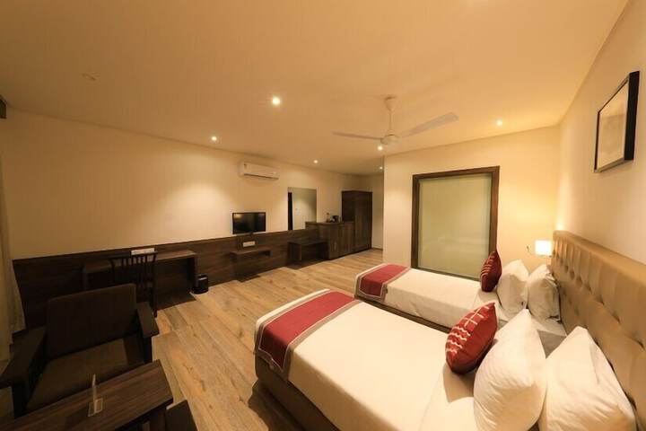Room 12 of 33
