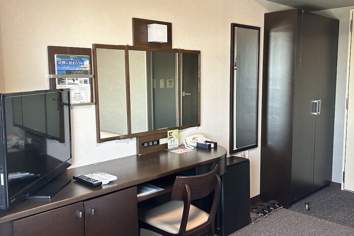 Room 10 of 36