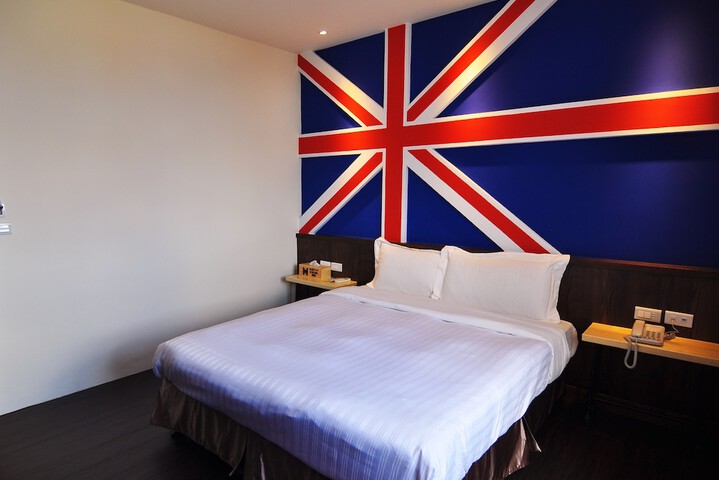 Room 6 of 55