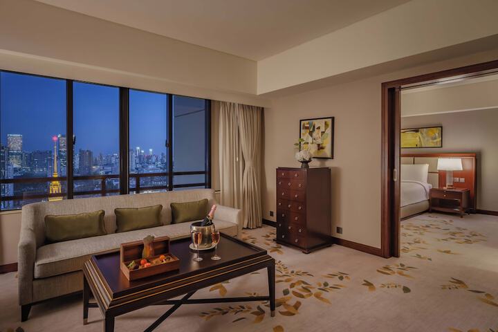 Room 33 of 106