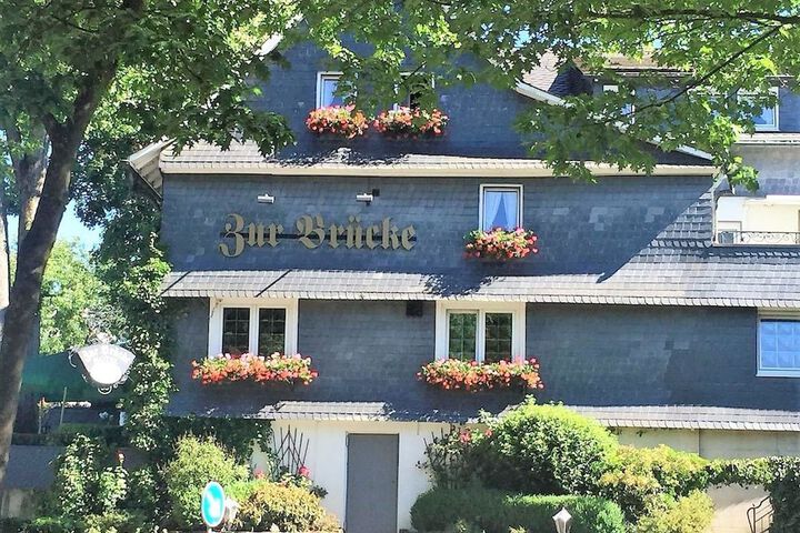 LAND-GUT-HOTEL ZUR BRUECKE
