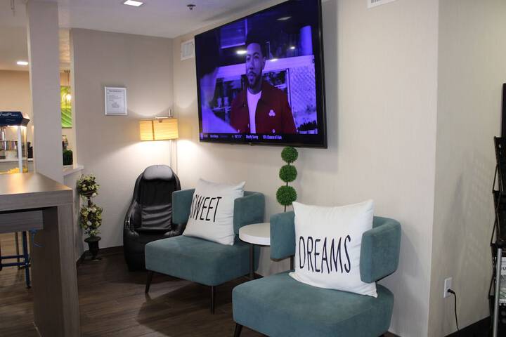 Lobby lounge