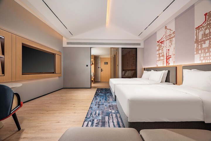 Room 28 of 73