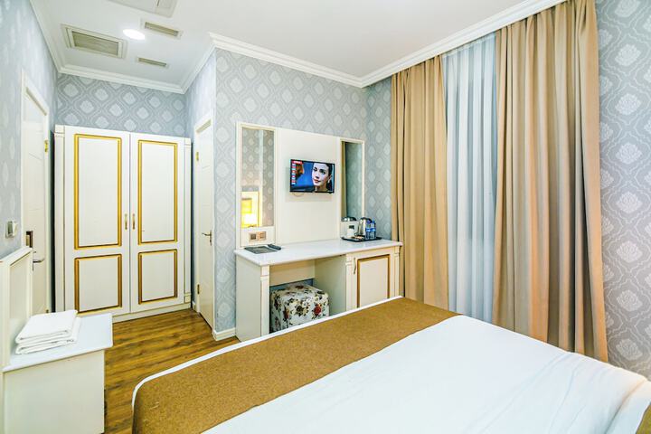 Room 6 of 53