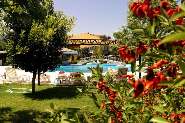 Hotel Exterior 55 of 63