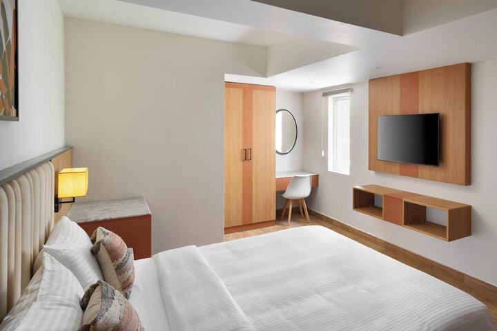 Room 11 of 19