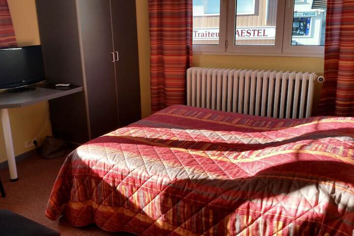 Room 2 of 10