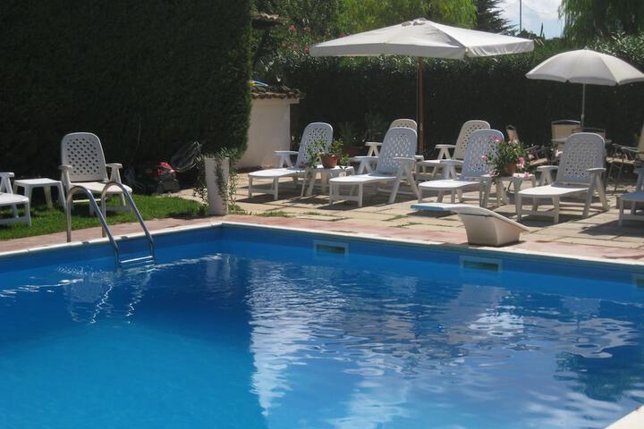 Pools & Facilities