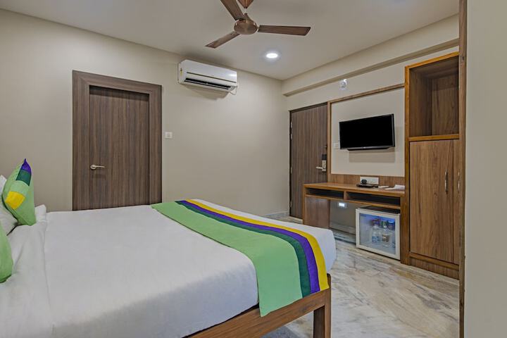 Room 17 of 38