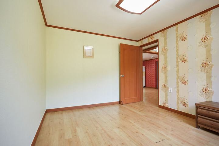Room 76 of 82