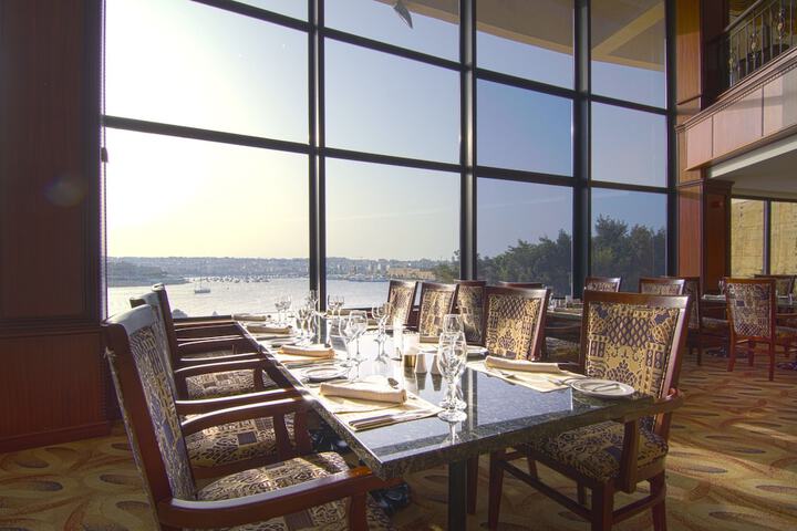 Dining 61 of 91