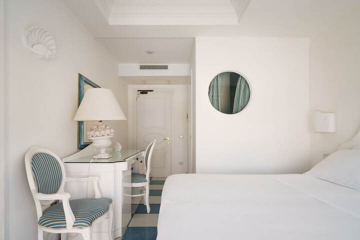 Room 52 of 97
