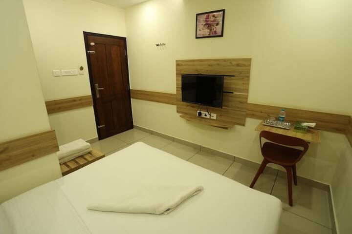 Room 4 of 63