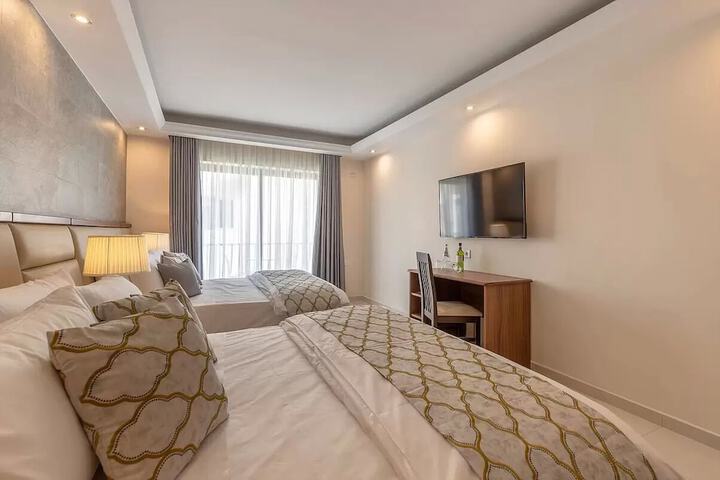 Room 7 of 25