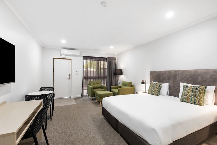 Room 27 of 63
