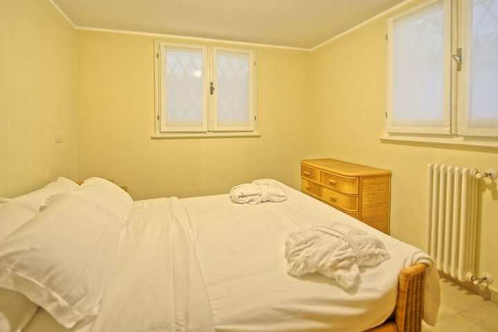 Room 45 of 122
