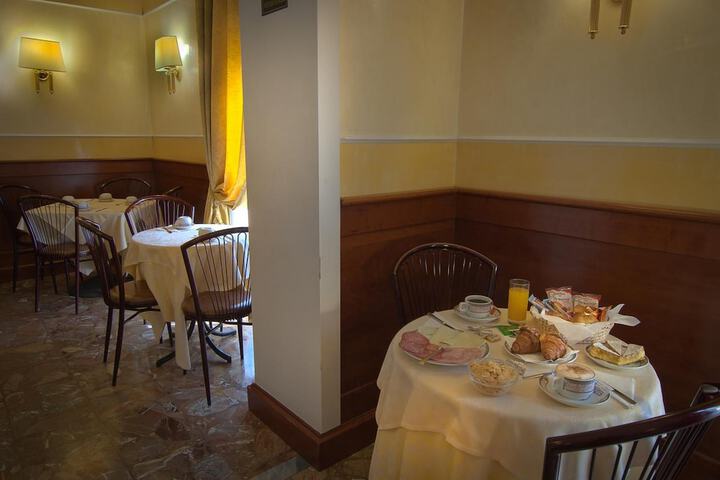 Dining 78 of 91