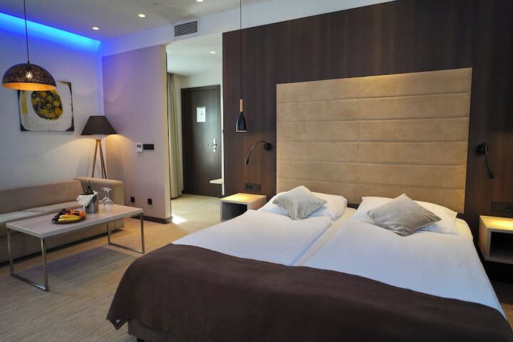 Room 12 of 73