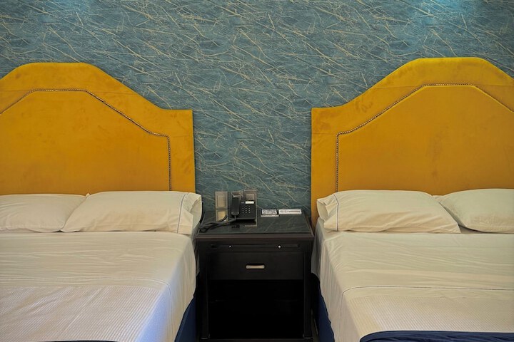 Room 27 of 87