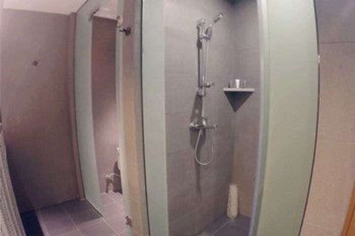 Room 7 of 94