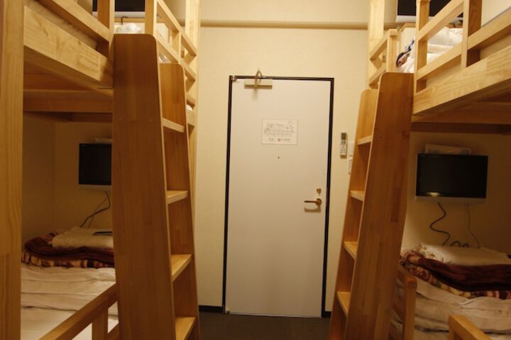 Room 13 of 38