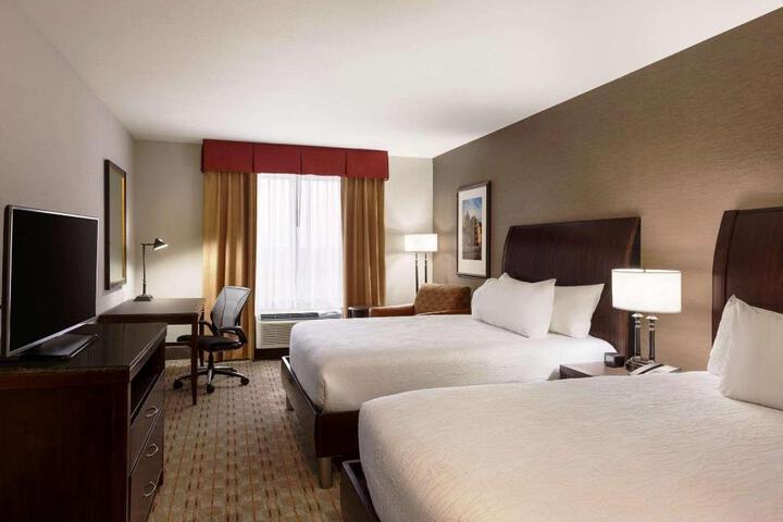 2 Queen Beds (2 of 6)