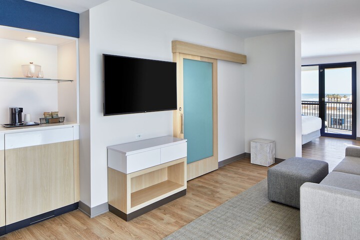 Springhill Suites By Marriott Jacksonville Beach Oceanfront - hotel rooms