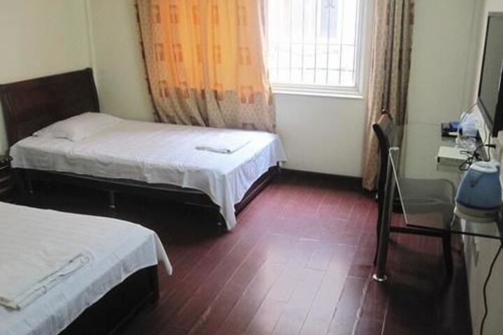 Room 6 of 15