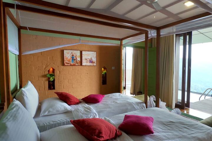 Room 12 of 81