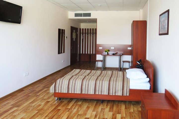 Room 5 of 13