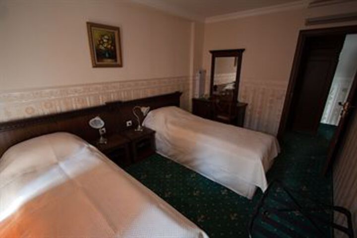Room 16 of 53