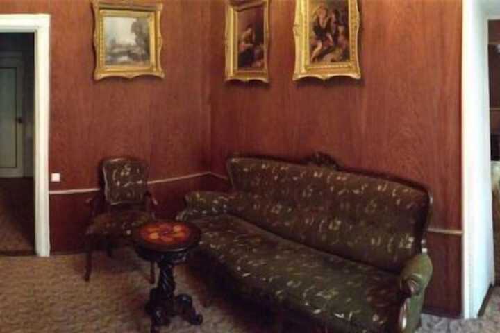 Room 8 of 61