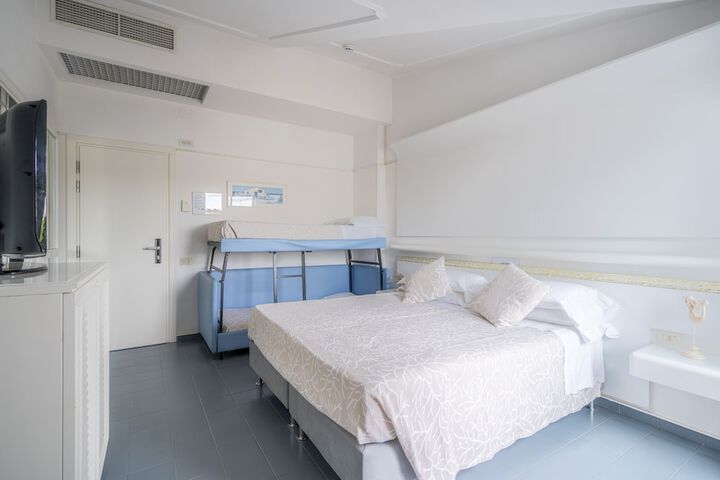Room 26 of 172