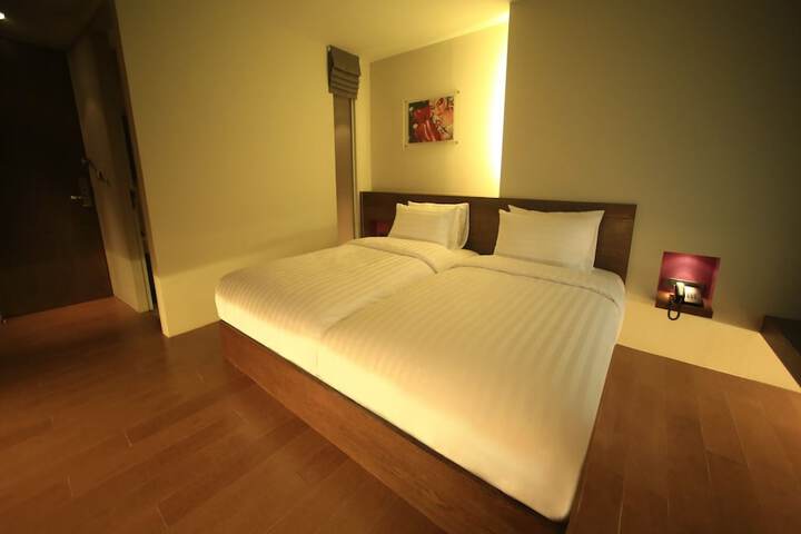 Room 17 of 34