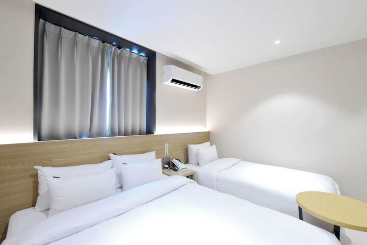 Room 29 of 64