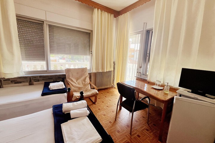 Room 10 of 37